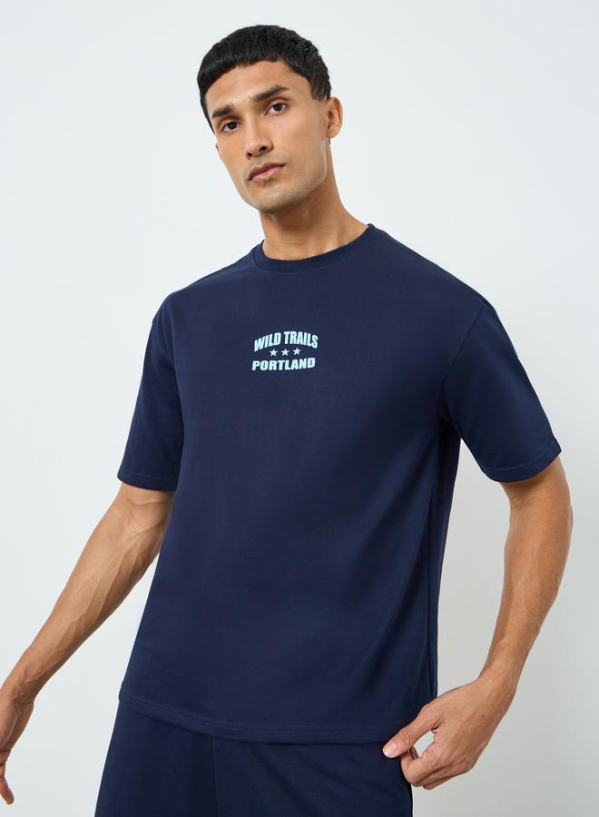 ستايلي طقم تي شيرت وشورت رجالي بطبعة بسيطة بقصة واسعة - Image 2